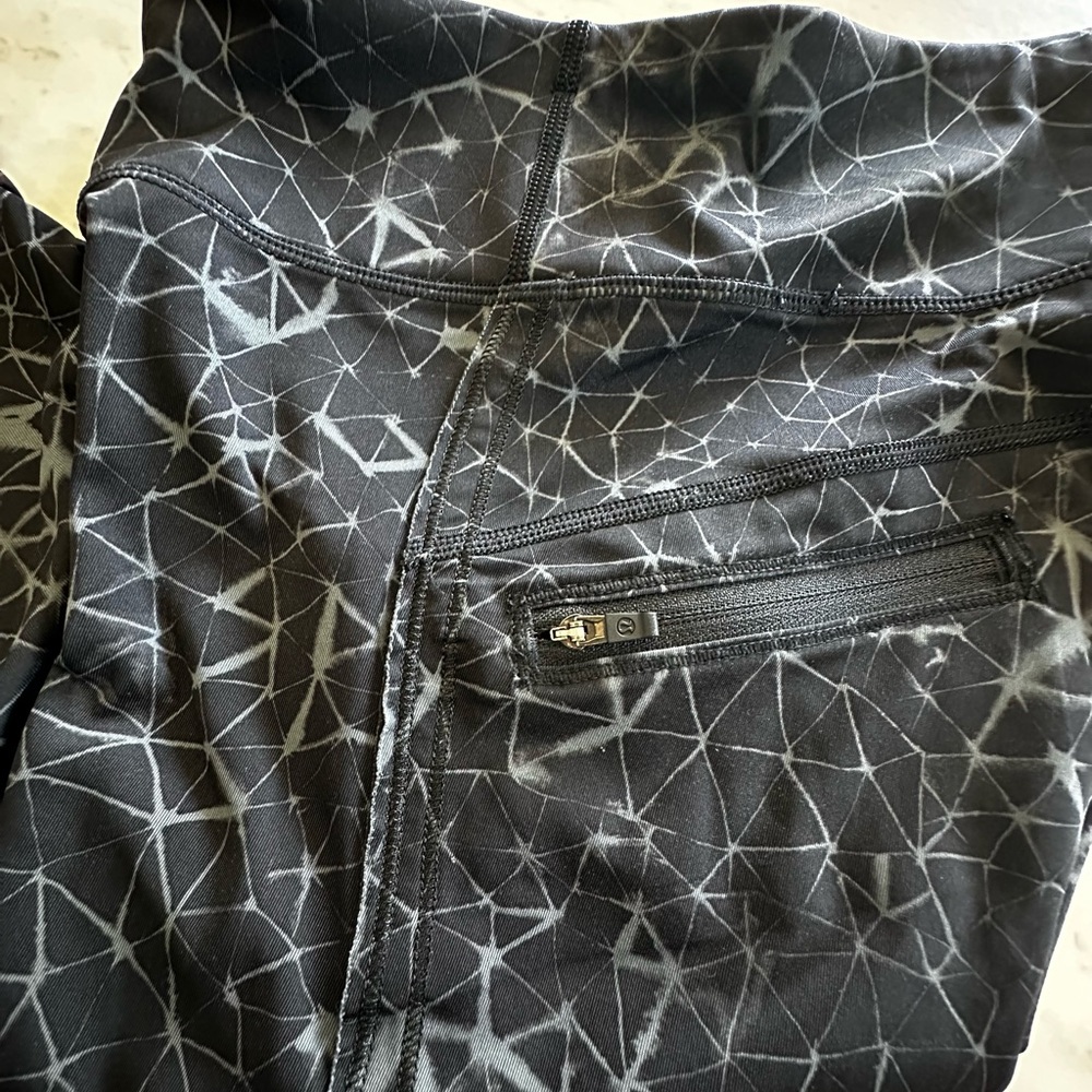 Lululemon Athletica Pedal Pace crop leggings “Star Crushed Coal black print” - Picture 7 of 7